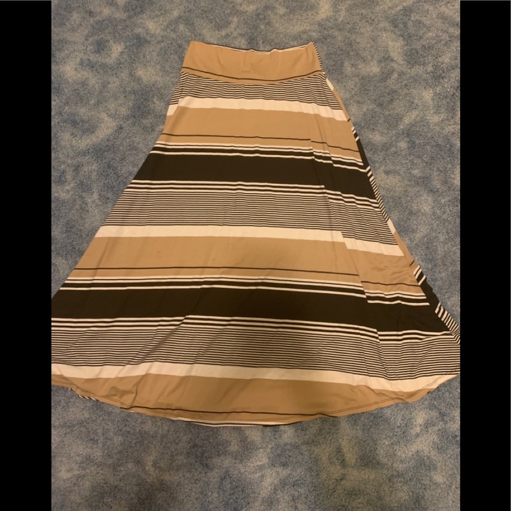 Maxi skirt stripped neutral colors